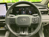 ステアリング裏側の操作パネルで、オーディオやハンズフリー通話などを操作可能。運転中の視線移動を最小限に抑えます。