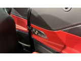 自動車保険に関しても、メルセデス・ベンツ専用のプログラムをご用意しております。飛び石や落下物などでのフロントガラスの修理が必要となった場合、最大で9万円分の補償を致します。