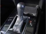 【シフトレバー】シフトもとても操作しやすいデザインになっております。運転する人の事を第一に考えた操作性の高い仕様です。