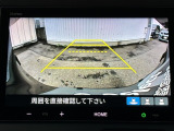カラービジョンとガイド線で見やすい視点切替式のバックモニター。