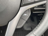「車線をはみ出さない」をサポート。車線の内側に戻すようにステアリング操作を支援します。車線の内側に戻すようにステアリング操作を支援します。車線逸脱抑制機能ON/OFFスイッチ。