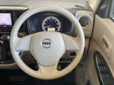 インテリアに合わせたデザインのステアリングは、運転される方のことも考え、運転しやすい形状、大きさです。是非一度、実際に触ってお確かめください。