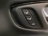 パワーシートは電動で細かく位置を調整でき、ドライビングポジションを快適な位置に合わせられます♪ メモリ機能付きで2パターンまでポジションの記憶ができとても便利です!