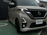 格好良いデザインのスモールランプに明るいLEDヘッドライト、悪天候でも安心のフォグランプ付です。オートライト付きで消し忘れも安心です。