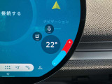 円形有機ELセンターディスプレイ、ミュージックサーバー、Bluetooth、ハンズフリーフォン付。