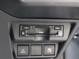 高速道路上に設置されたITSスポットと双方向通信を行うETC2.0ユニットは、ETC機能に加え、安全運転をサポートする交通情報を提供します。