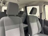 高いホールド性で運転姿勢が安定します。長距離ドライブでも疲れにくいのが魅力です。