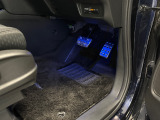 足元もすっきりとしており運転しやすそうですね!
