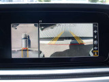 360度カメラシステム装備で車庫入れも易しくなります! フロントグリル内のフロントカメラ、左右ドアミラーのサイドカメラ、リアエンドのリアカメラにより、車両周囲をバードビューで確認することができます。