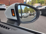 斜め後方から接近する車両を感知しドライバーに注意喚起するサイドアシスト装備。詳しくは0078-6002-900146中古車スタッフまで