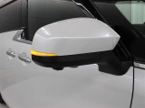 サイドターンランプ付きドアミラー。車両のドレスアップと右左折時の被視認性を兼ね備えたお洒落なミラーです。