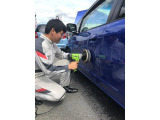 専門スタッフにより、ボディなど全面磨きを行います。