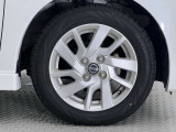 【純正アルミホイール】オシャレな純正アルミホイール付きですので見た目がカッコイイですよ♪