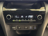 お好みの温度に設定すれば、車内の温度を検知し自動で調整してくれるオートエアコン!暑い、寒いと何度もスイッチを操作しなくても済みます☆☆