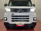 フロントフェイス(ヘッドランプ点灯時)