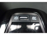 【ecoモード・EVモード切替スイッチ】燃費を重視した【ecoモード】や夜間や早朝・住宅街などでご使用いただくことが多い【EVモード】に切り替えるときには運転席横のスイッチを使用します。