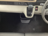 自社整備工場で点検整備をおこなってからお渡ししています。車検が残っている場合は『12ヶ月点検整備』を、車検整備付きの場合は『車検整備』をおこないます。整備費用は車両本体価格に含まれています。