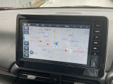 【日産純正の大画面ナビゲーション!】遠くへのお出かけする際の心強い味方です!自車位置の確認はもちろん、Bluetooth接続や機能も充実。大きな画面で各操作もしやすく安心です。