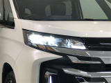 LEDヘッドライトです。デザイン性がよくとても明るいので、夜間の走行や悪天候でも安心です。しかも長寿命!