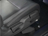 ◆シートハイトアジャスター◆運転席を上下に高さ調節ができます!運転ポジションを体格に合わせてシート調整できます。