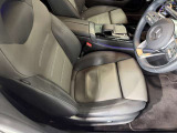 メルセデスのシートは、少し硬めに出来ておりますので、長時間の運転でも疲れにくく、安全にドライビングをお楽しみ頂けます