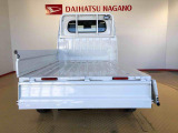 荷台アオリは3方向開き!フラットな荷台で効率よく荷物を積み降ろし出来ます!