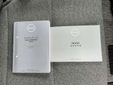 取り扱い説明書、保証書そろっています。おクルマの点検整備や保証内容がきちんと記録されているから安心です。