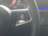 【ルームミラー一体型ETC車載器】ルームミラーの裏側に目立たない様に配置されたETCカード挿入口。スタイリッシュ且つ機能的なものとなっております。