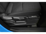 運転席イージーリターン機能装備!メモリーレバーを使用することで、設定した位置へ容易にもどすことができます♪