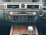 フロントシートに快適温熱シート+ベンチレーションを搭載。夏場、冬場のドライブも快適。運転席シートは目立った汚れもなく良好なコンディションです。