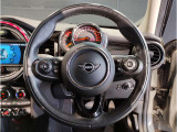 ミニ独特のゴーカートフィーリングと呼ばれる軽快なハンドリングはAT車、MT車のどちらでも楽しめます。