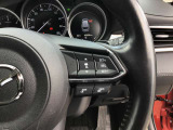 レーダークルーズコントロール。自動で車間距離や速度をコントロールし、長距離運転時のドライバーの負担を軽減してくれます。