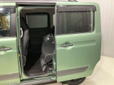 【両側オートスライドドア】子供を乗せたりするのにも隣のお車を気にせずストレスフリー★雨の日などはリモコンキーからドアの開閉ができとても便利な両側オートスライドドア★