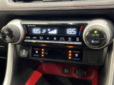 冬場に嬉しい、運転席助手席シートヒーター付きでポカポカ