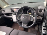 スイッチや操作部は、運転席より操作しやすく配置されています