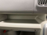 【インパネトレー】財布やスマートフォン等が置けます。