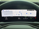 スピードメーターの地図画面になり、ナビを使用することも可能で御座います。