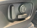 電動パワーシートですので運転中のシート調節も安全に行えます。微調整も可能ですのであなただけのドライビングポジションを実現します。