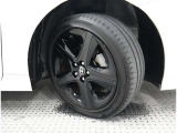 トヨタ純正17インチ、アルミホイール装備でファッショナブル&エコノミー!そして更に乗り心地の向上に一役かっています。
