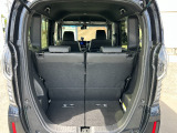 フル乗車でもしっかり荷物を収納出来るラゲッジスペースです。普段の買い物でしたらしっかり積める十分な荷室スペースが確保されています。
