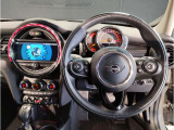 ミニ独特のゴーカートフィーリングと呼ばれる軽快なハンドリングはAT車、MT車のどちらでも楽しめます。
