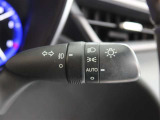 車外の明るさに応じて、自動的にライトの点灯・消灯をしてくれます