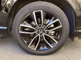 アルミホイールです。足元が引き立つので、車全体のイメージがアップしますよ!