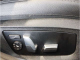 【コックピットシート】BMW車の主役席。車体中央にくる様に配置し車両重心とが一致する事でドライバーと車との一体感あるドライビングを実現。人間工学に基づき形成した形状が長時間のドライブ疲労も軽減します!