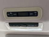 【リアオートエアコン】広い後部座席には必須の機能!風量や温度を自動で調整し前席と同様な車内環境にしてくれるリアオートエアコンを装備。夏の暑さも冬の寒さもストレスなく快適にお過ごしいただけます♪
