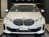 【キドニーグリル】BMWの代名詞。一目見ただけでBMWであると認識できる確固たるアイコンとして存在感を放ちます。キドニーグリルは80年以上続く伝統の形でございます。変わらないこだわりのデザインが、