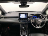 シンプルながら機能性あふれる運転席廻りです。視界性もよく、運転しやすいですよ。