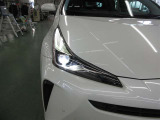 1灯の光源でハイ・ローを切り替えられるBi-Beam LEDランプ。通常ランプの2倍以上明るく約10年のロングライフです。