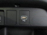 便利な充電用USBジャックも付いています。