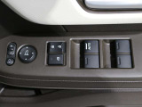 運転席のスイッチ類です。